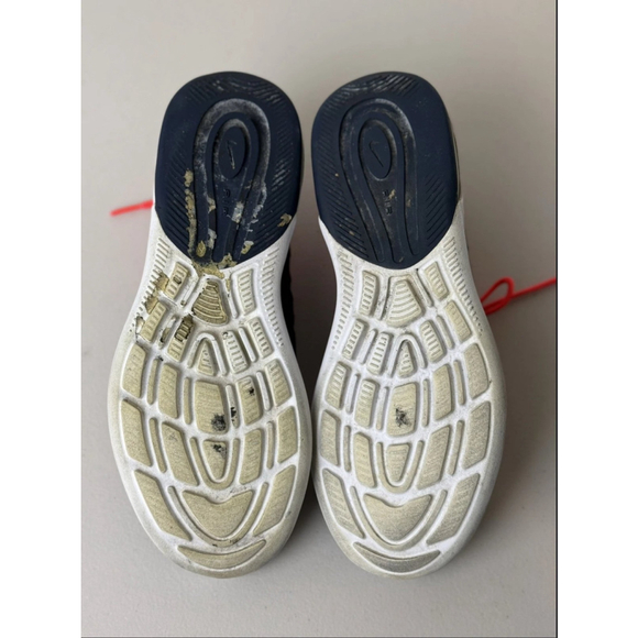 Nike Air Max Axis Red Black Blue Sneakers Youth 6Y / Women’s 8 Running Shoes - Picture 7 of 7